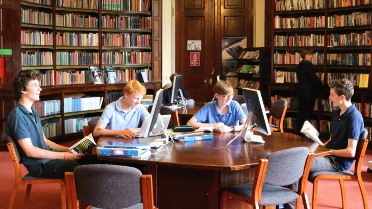 الاستقصاء العلمي توجه لاكتساب الثقافة العلمية: مجتمع متعلمين وبيئة آمنة