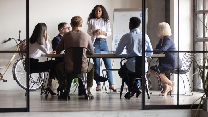 الكوتشينغ غير المحدد بجدول زمني: كيف يمكن للمدراء تطبيقه وما هي فوائده؟