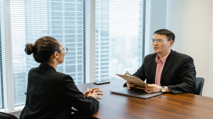 كيفية الانتقال من الوظيفة المؤسسية إلى مهنة الكوتشينغ