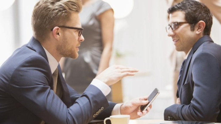 كيف تزيد وعي عميلك الذاتي باستخدام 7 أسئلة كوتشينغ قوية؟