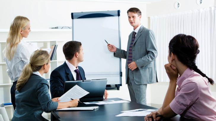 ملخص عن كتاب: الكوتشينغ على موظفي مبيعات ليصبحوا قادة في مجال المبيعات (Coaching Salespeople into Sales Champions).