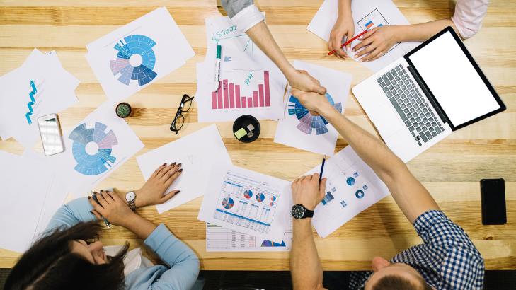 دراسة حالة أداء الاستشارات: رؤى من ممارس يعتمد على النظريات